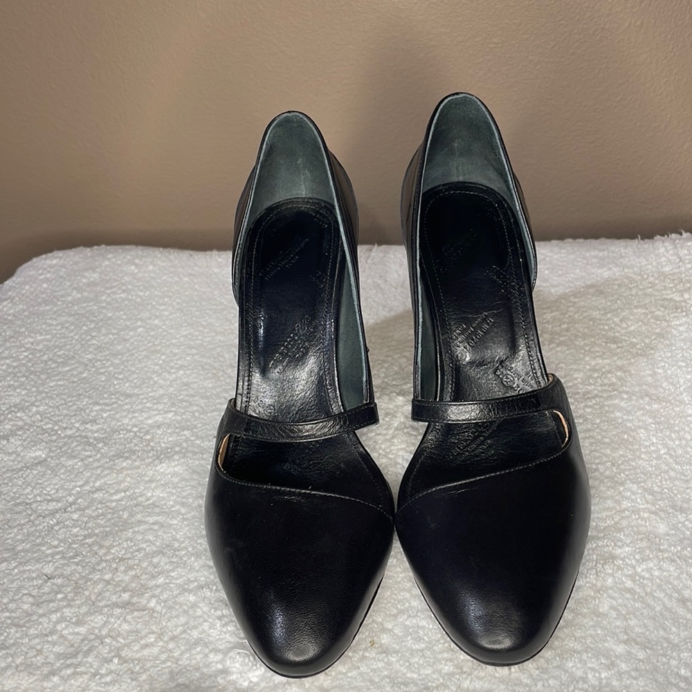 Like new! Maison Margiela heals.  Great for work !